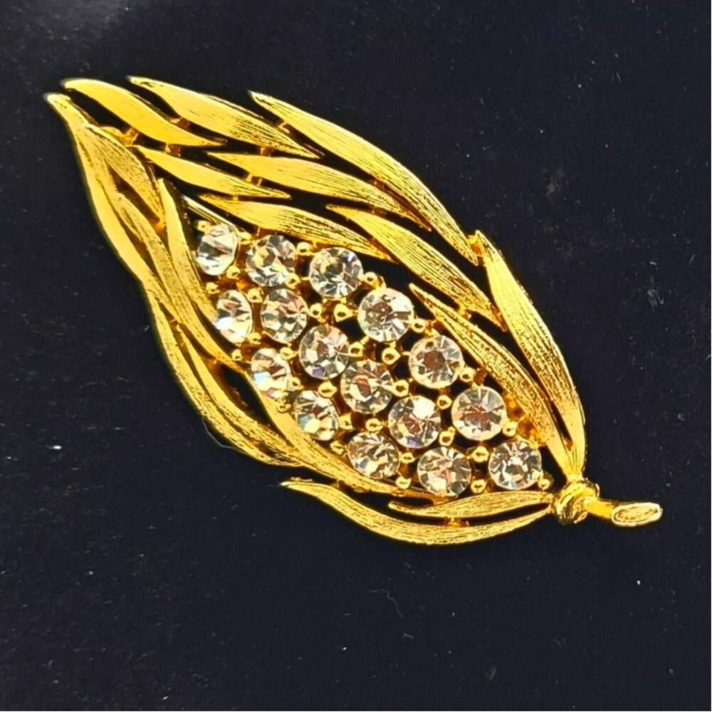 Lisner Leaf Brooch Rhinestone Pin Brushed Gold Tone Signed Vintage Retro 1960's